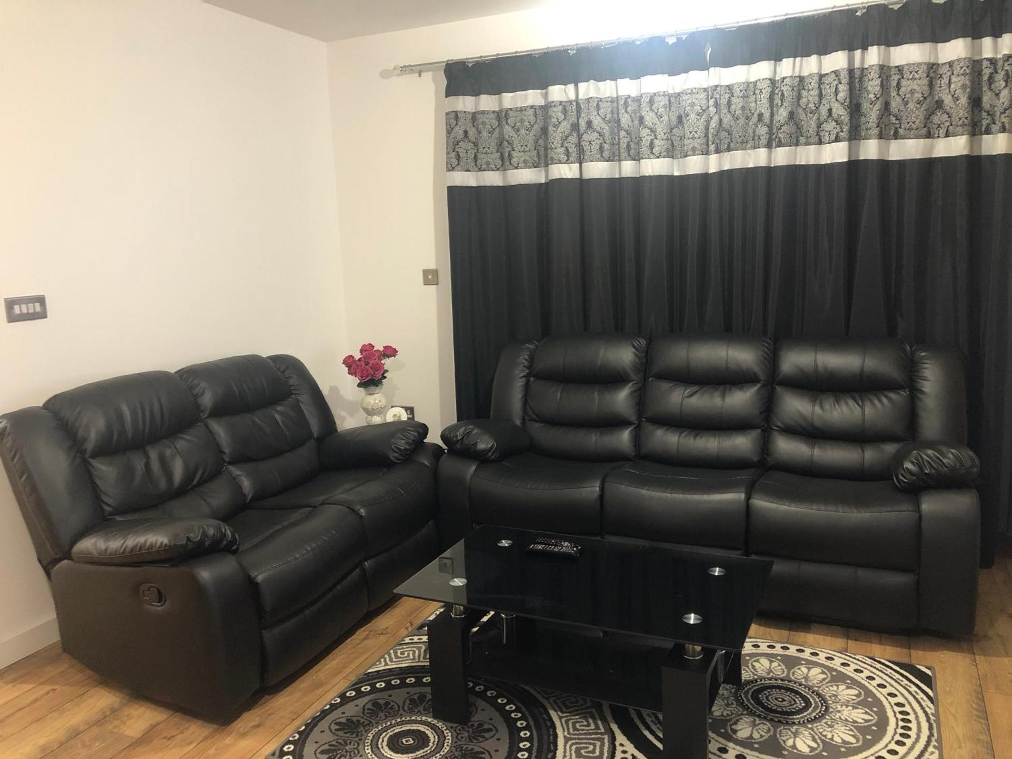 Luxury Kingsize Bedroom With Private Bathroom Northolt  Zewnętrze zdjęcie