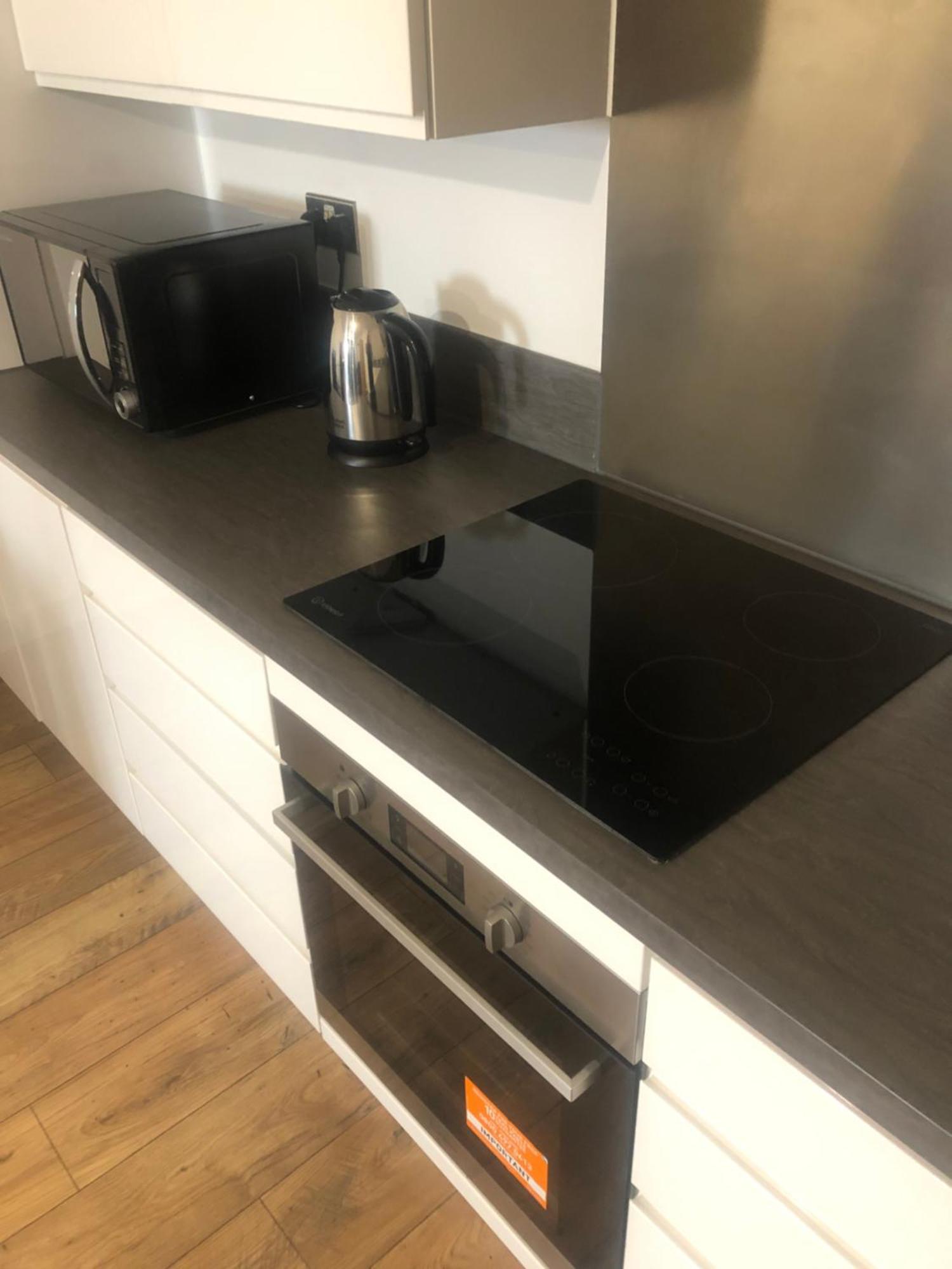 Luxury Kingsize Bedroom With Private Bathroom Northolt  Zewnętrze zdjęcie